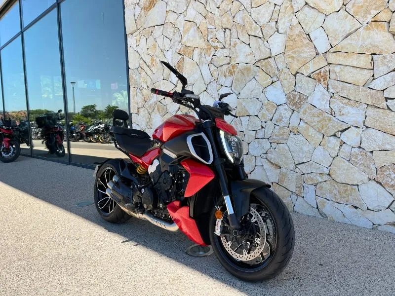 DUCATI 1158 V4 + Pieces carbone