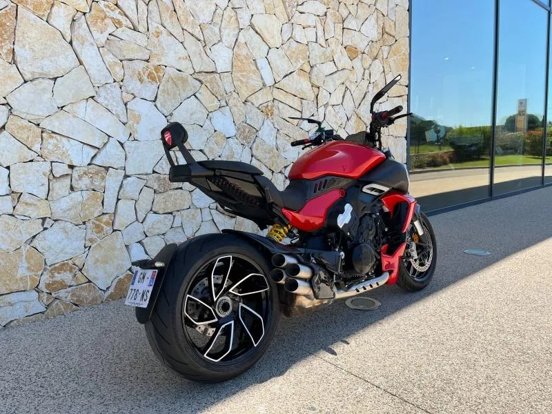 DUCATI 1158 V4 + Pieces carbone