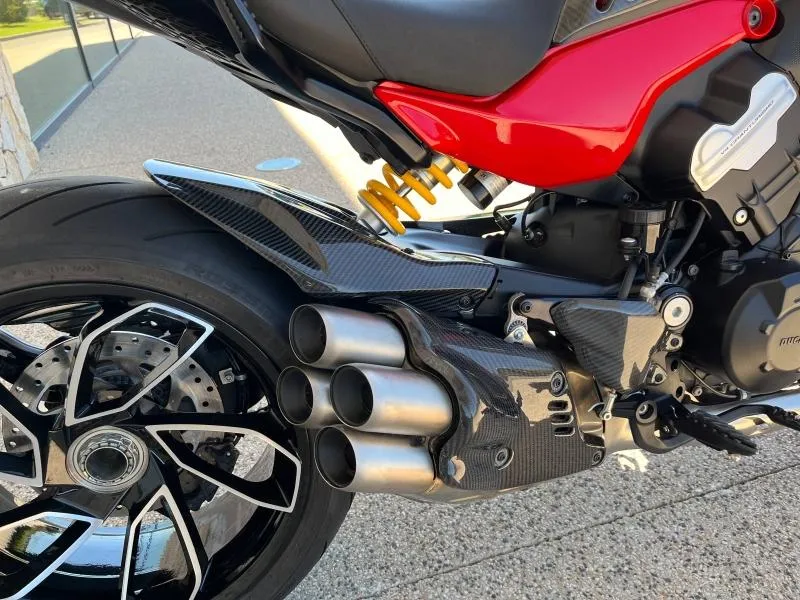 DUCATI 1158 V4 + Pieces carbone
