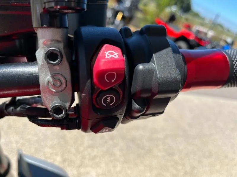 DUCATI 1158 V4 + Pieces carbone