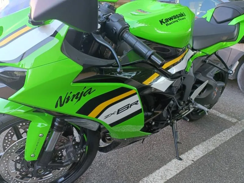 KAWASAKI -6R 636 Ninja  1ER MAIN A SAISIR