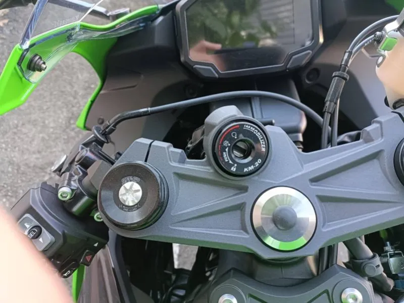 KAWASAKI -6R 636 Ninja  1ER MAIN A SAISIR