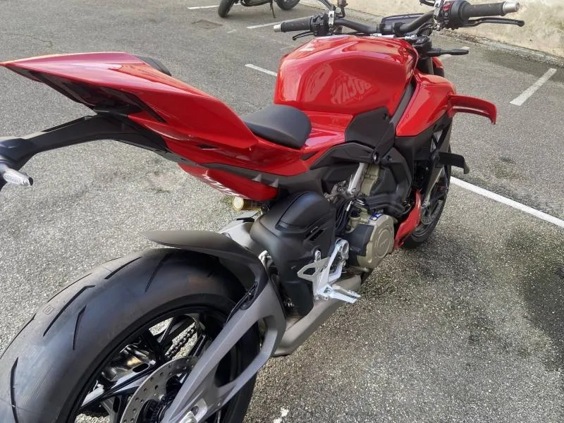 DUCATI 1103 Streetfighter V4