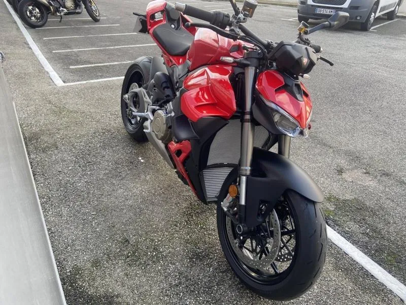 DUCATI 1103 Streetfighter V4