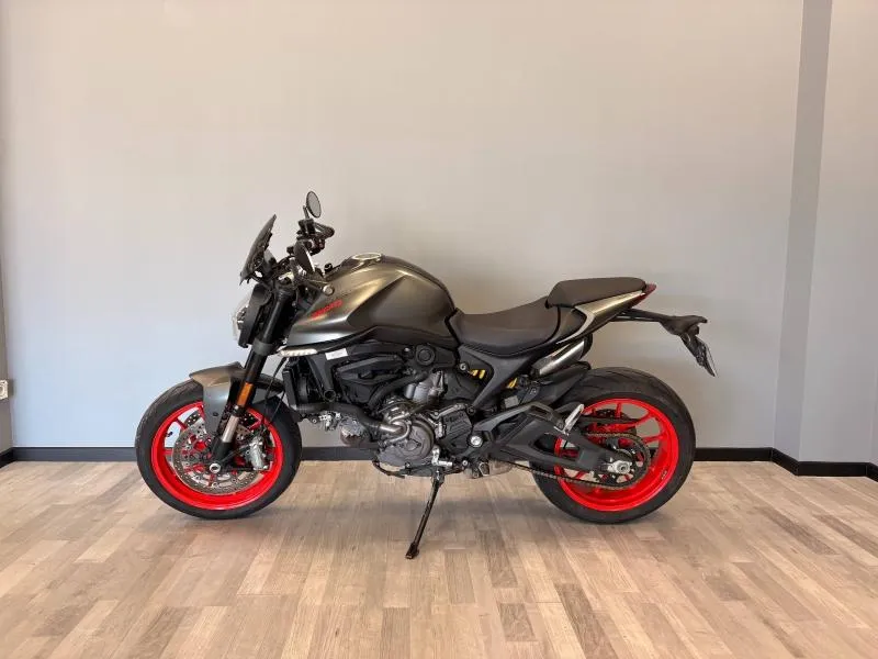 DUCATI Monster 937