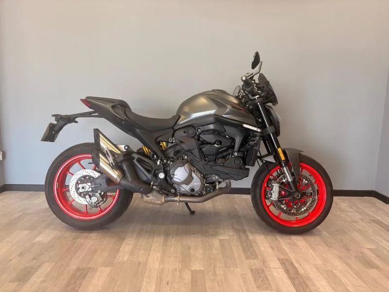 DUCATI Monster 937