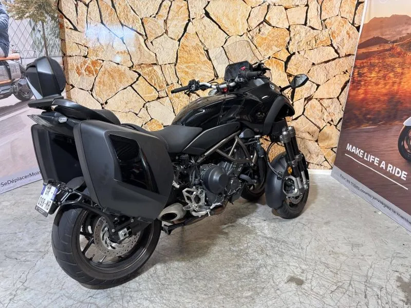 YAMAHA Niken GT 900
