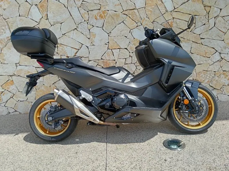 HONDA 2023 + TOP CASE