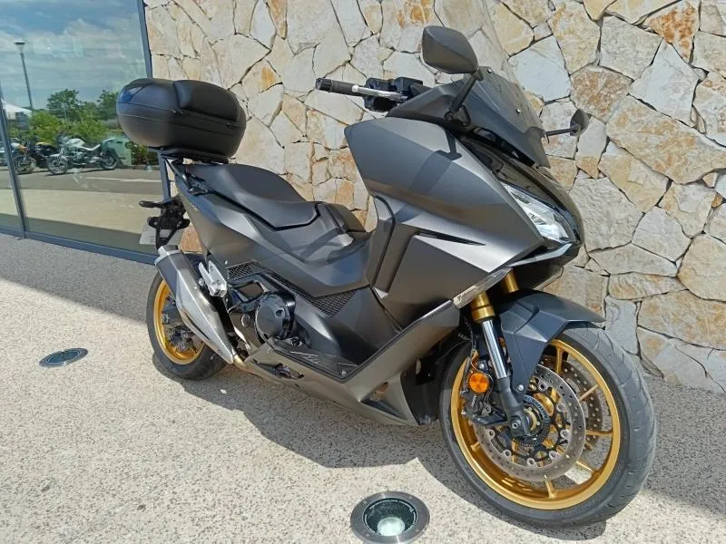 HONDA 2023 + TOP CASE