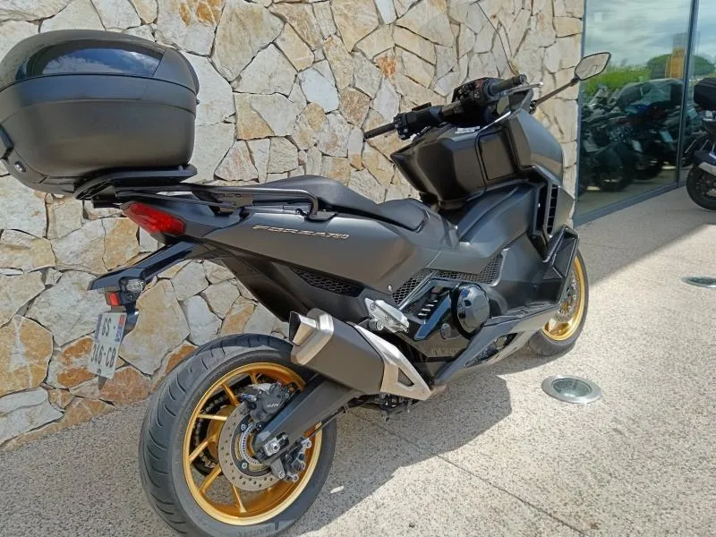 HONDA 2023 + TOP CASE