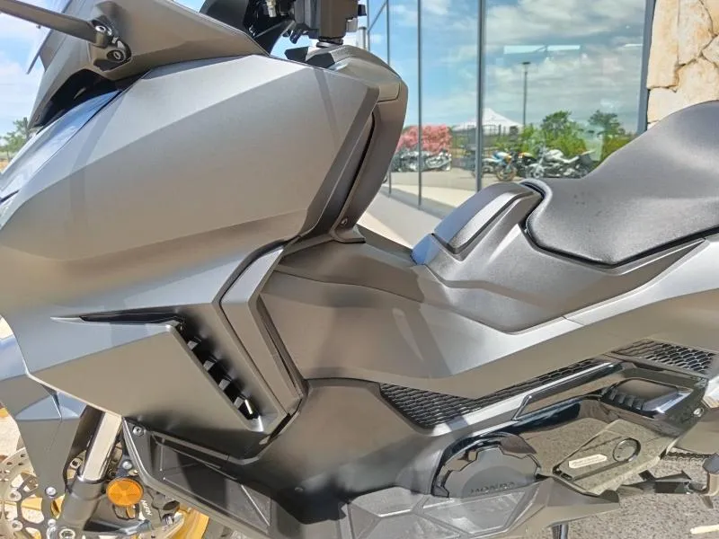 HONDA 2023 + TOP CASE