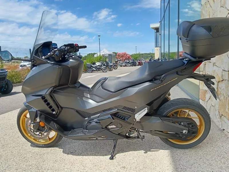 HONDA 2023 + TOP CASE