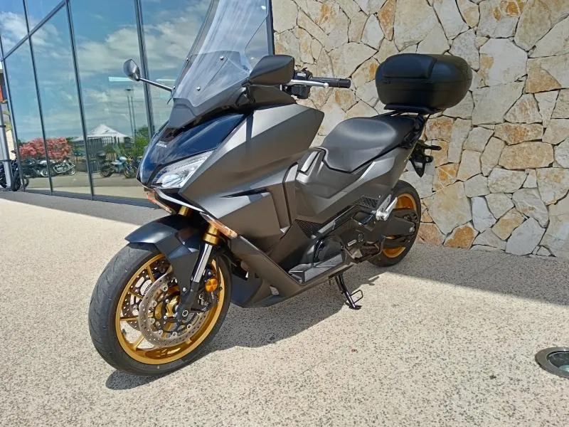 HONDA 2023 + TOP CASE
