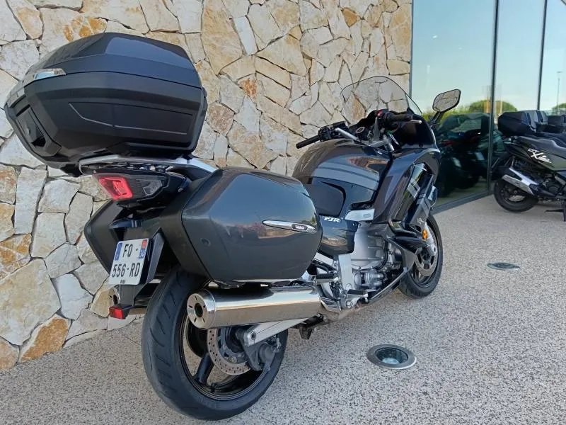 YAMAHA FJR 1300 A 2018 AVEC BAGAGERIE