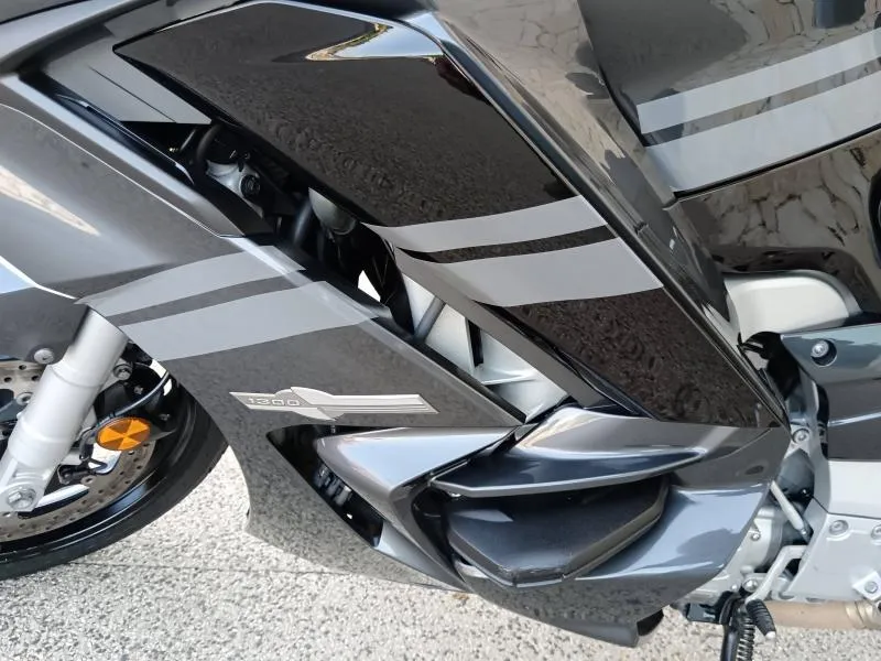 YAMAHA FJR 1300 A 2018 AVEC BAGAGERIE