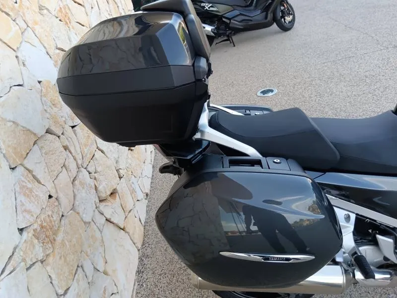 YAMAHA FJR 1300 A 2018 AVEC BAGAGERIE