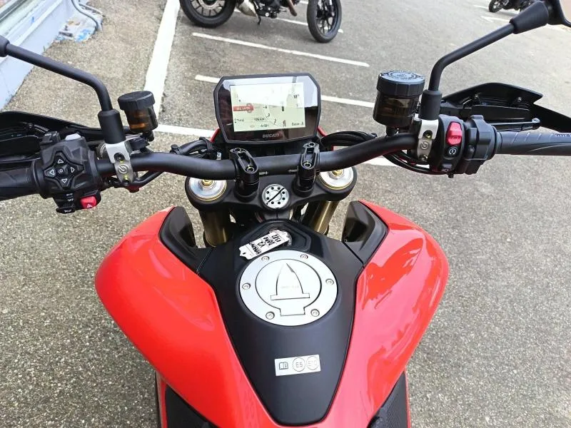 DUCATI Hypermotard 890 V2 1ère main garantie 01/04/2029