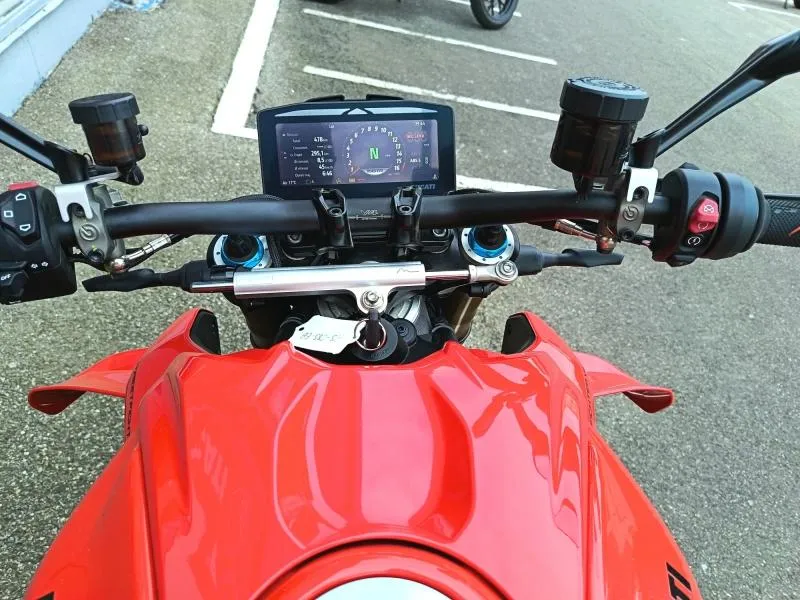 DUCATI 1103 Streetfighter V4 S 1ère main garantie 04/02/2028 ( prix hors accessoires )