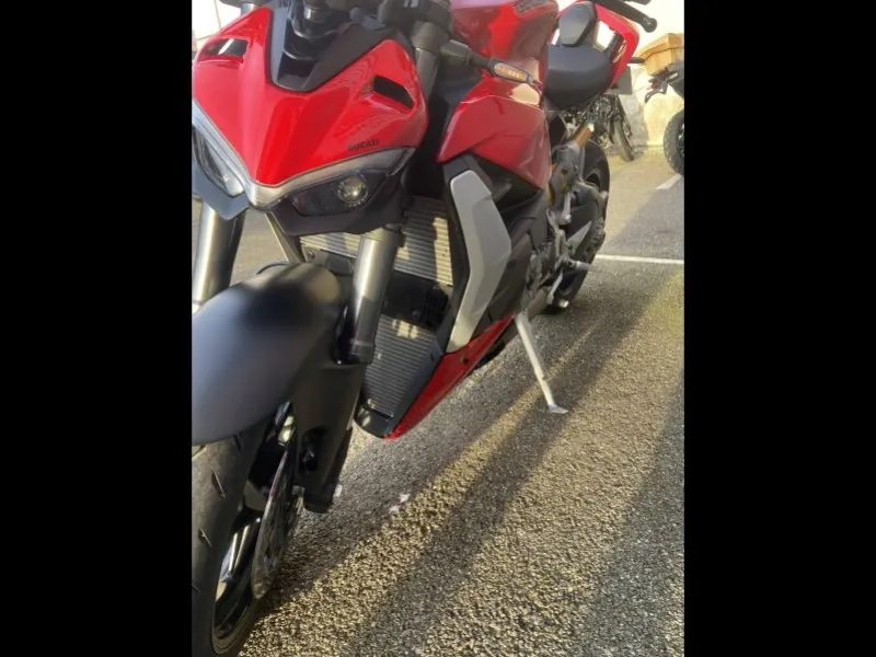 DUCATI Streetfighter V2 Dépôt-vente