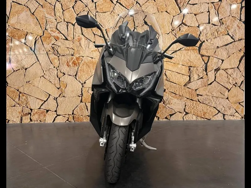KYMCO 550 .