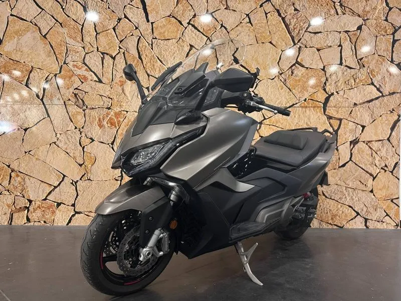 KYMCO 550 .