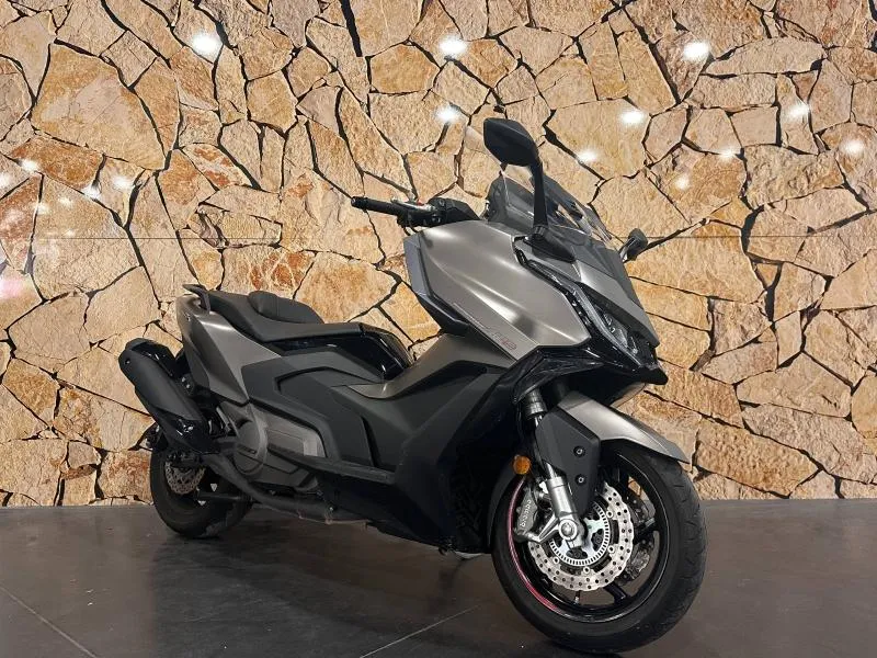 KYMCO 550 .