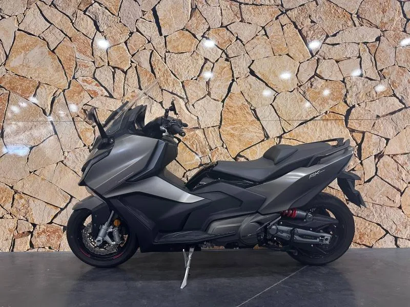 KYMCO 550 .