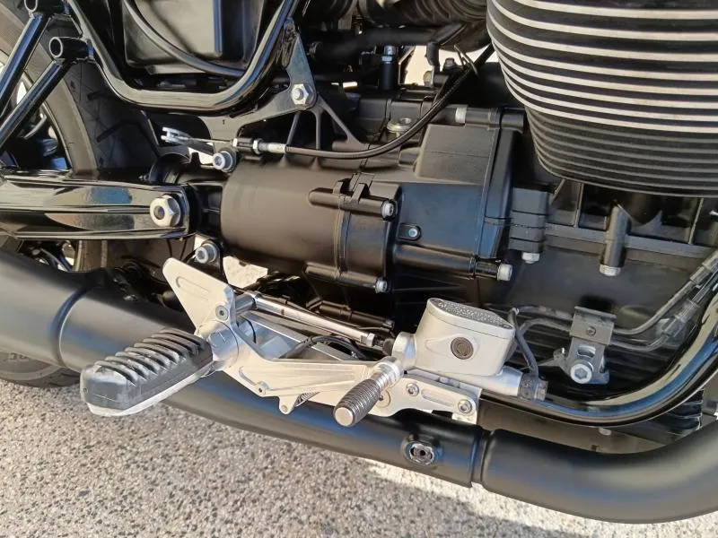 MOTO-GUZZI 850 Bobber ABS + TC