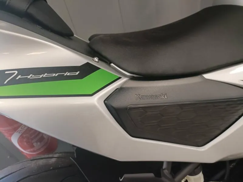 KAWASAKI Z 7 Hybrid 450