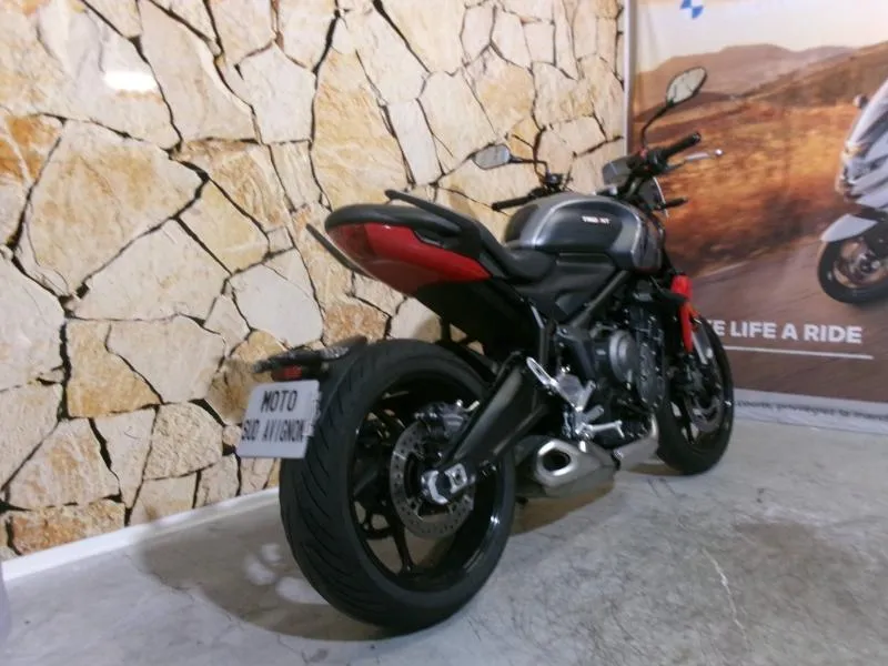 TRIUMPH Trident 660