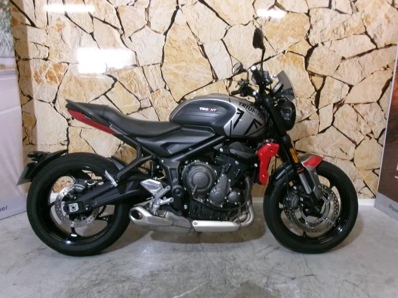 TRIUMPH Trident 660