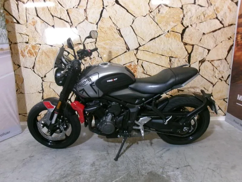 TRIUMPH Trident 660