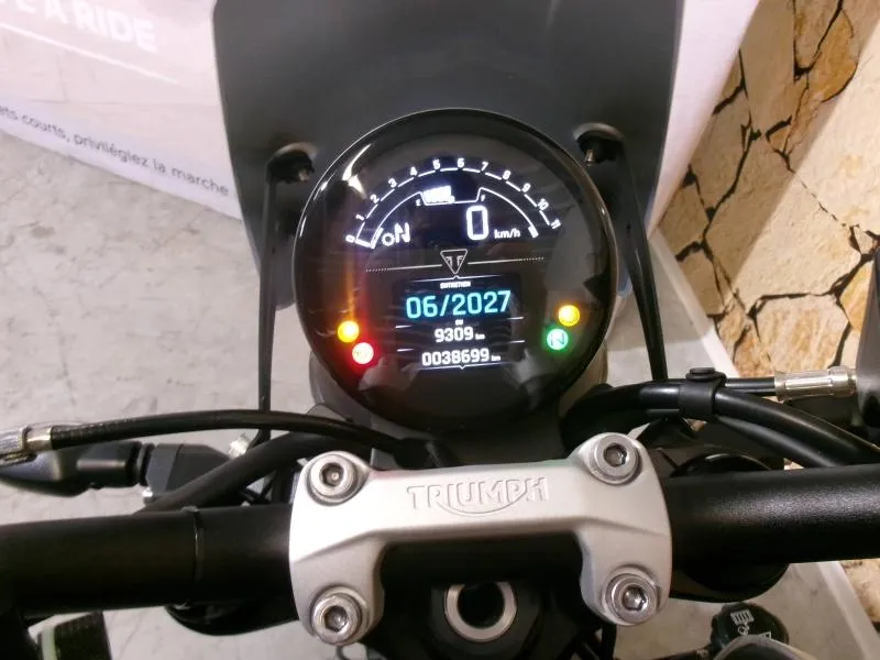TRIUMPH Trident 660