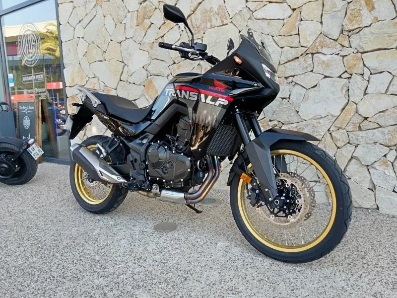 HONDA 750  2025 NOIR