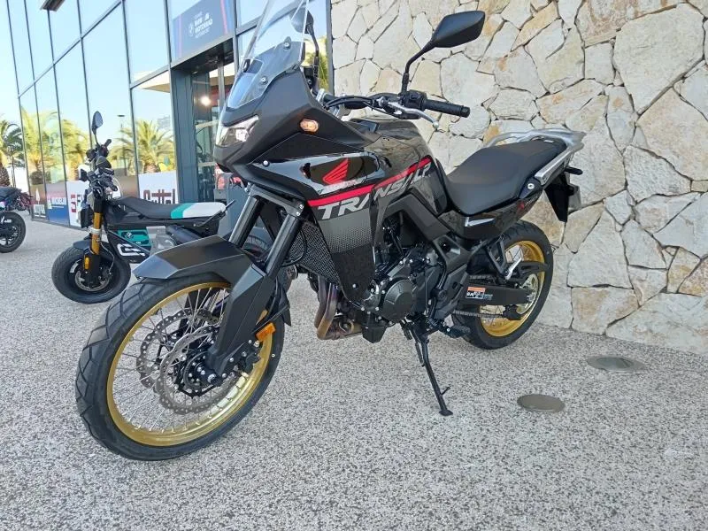 HONDA 750  2025 NOIR