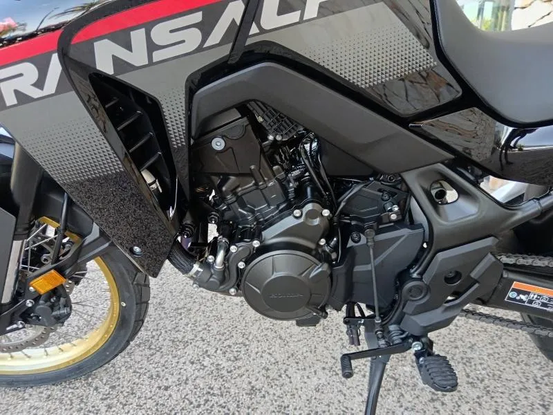 HONDA 750  2025 NOIR