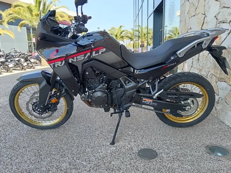 HONDA 750  2025 NOIR