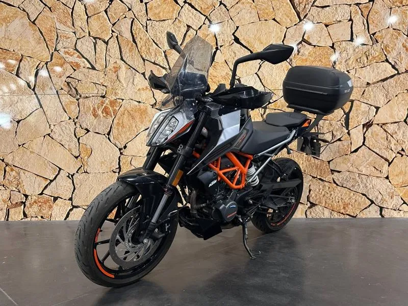 KTM DUKE .