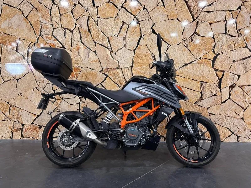 KTM DUKE .