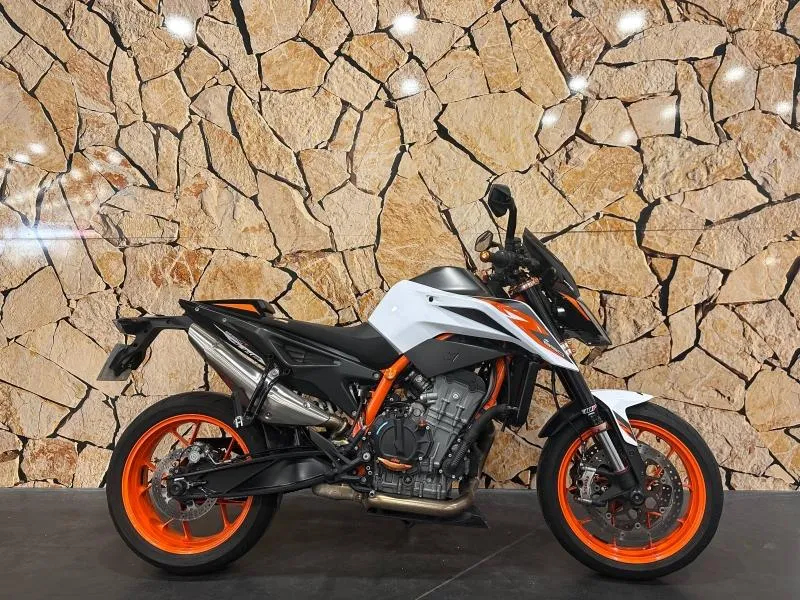 KTM DUKE R .