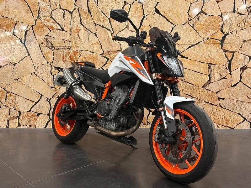 KTM DUKE R .