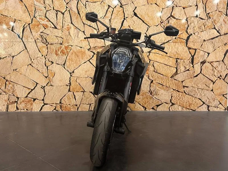 KTM SUPER DUKE R .