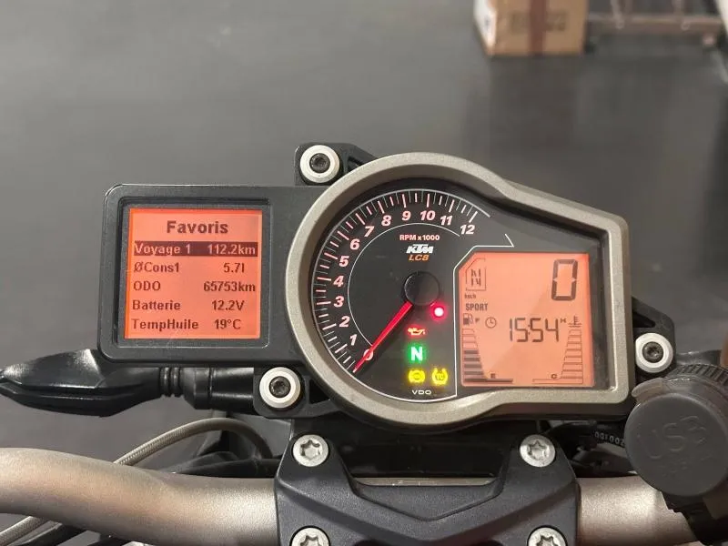 KTM SUPER DUKE R .