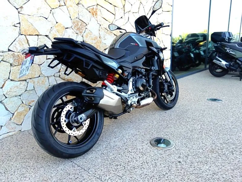 BMW F 900 R