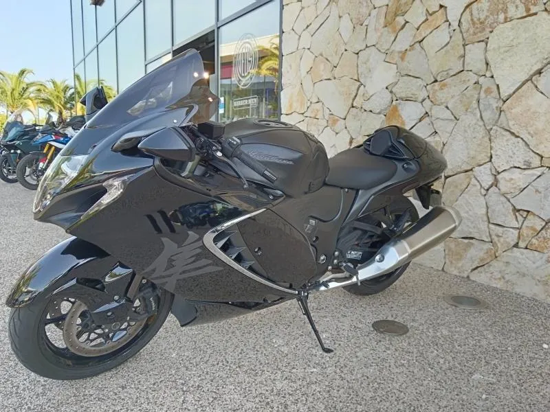 SUZUKI 1300 2025