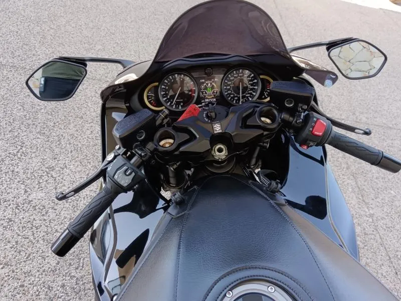 SUZUKI 1300 2025