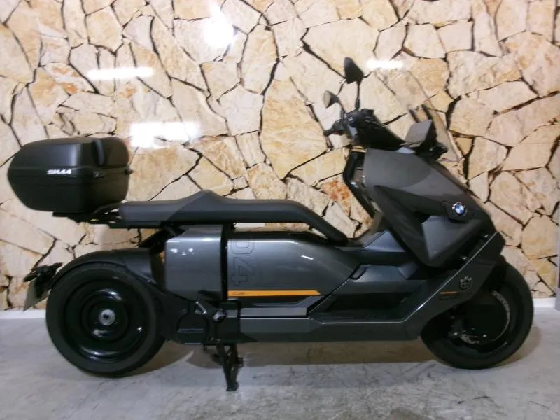 BMW CE04