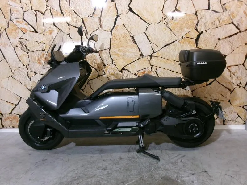 BMW CE04