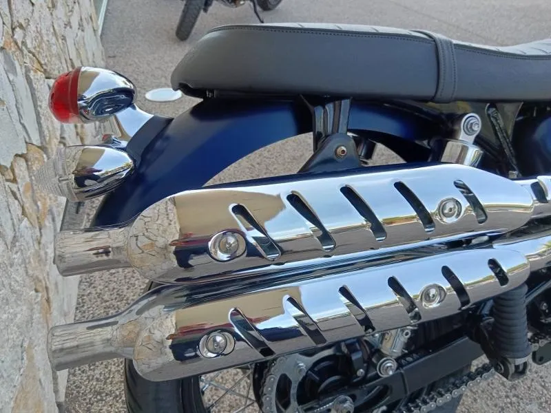 TRIUMPH 900 EFI Bleu Matt