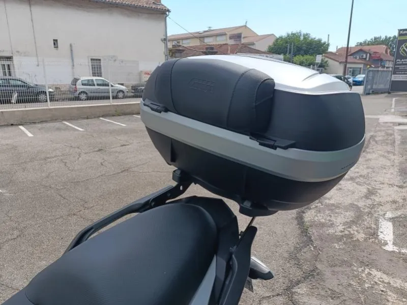 KAWASAKI 650 + top case BRIADAGE POSSIBLE
